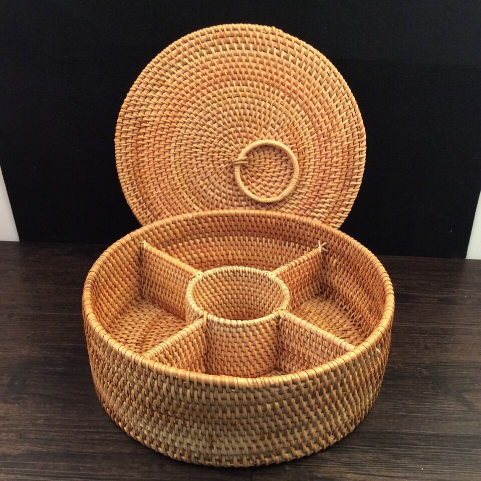 Handwoven Rattan Fruit & Storage Basket – Natural Autumn Style